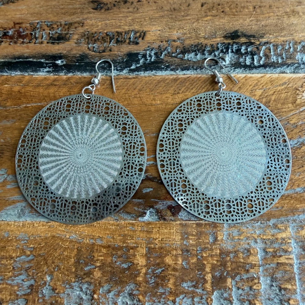 Silver Tone Filigree Circle Earrings